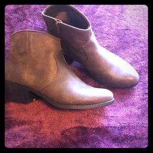 NWOT Dolcetta Ankle Booties